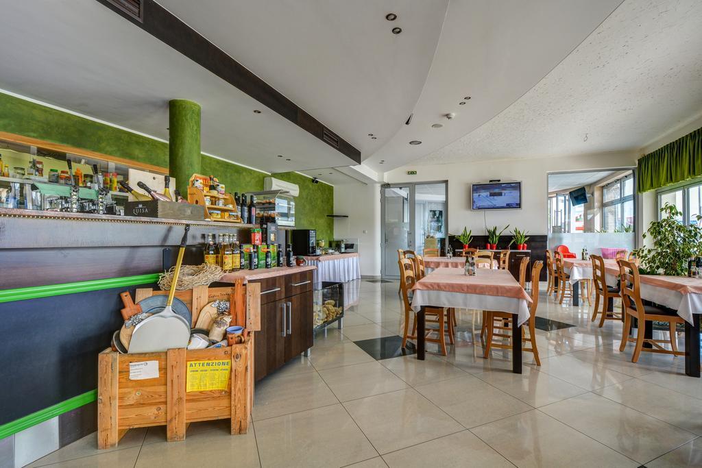 Hotel Samaria Šamorín Εξωτερικό φωτογραφία